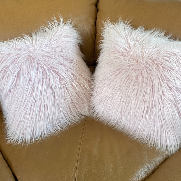 2 Pk of Soft Pink Fuzzy Faux Fur Decorative Square Throw Pillows - Picture 3 of 8